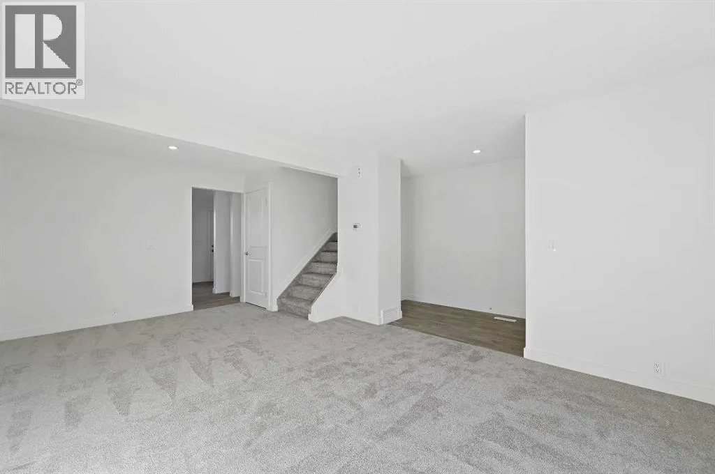 4, 220 Erin Mount Crescent SE
