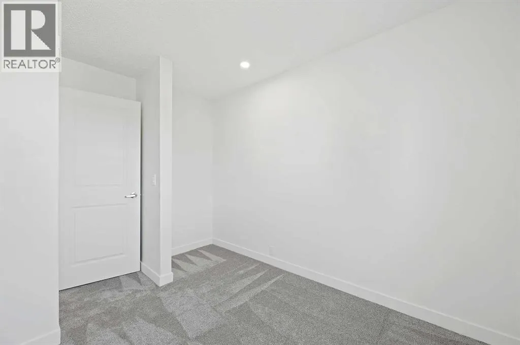 4, 220 Erin Mount Crescent SE