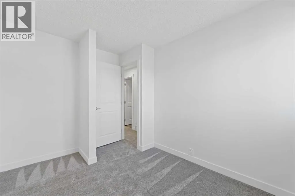 4, 220 Erin Mount Crescent SE