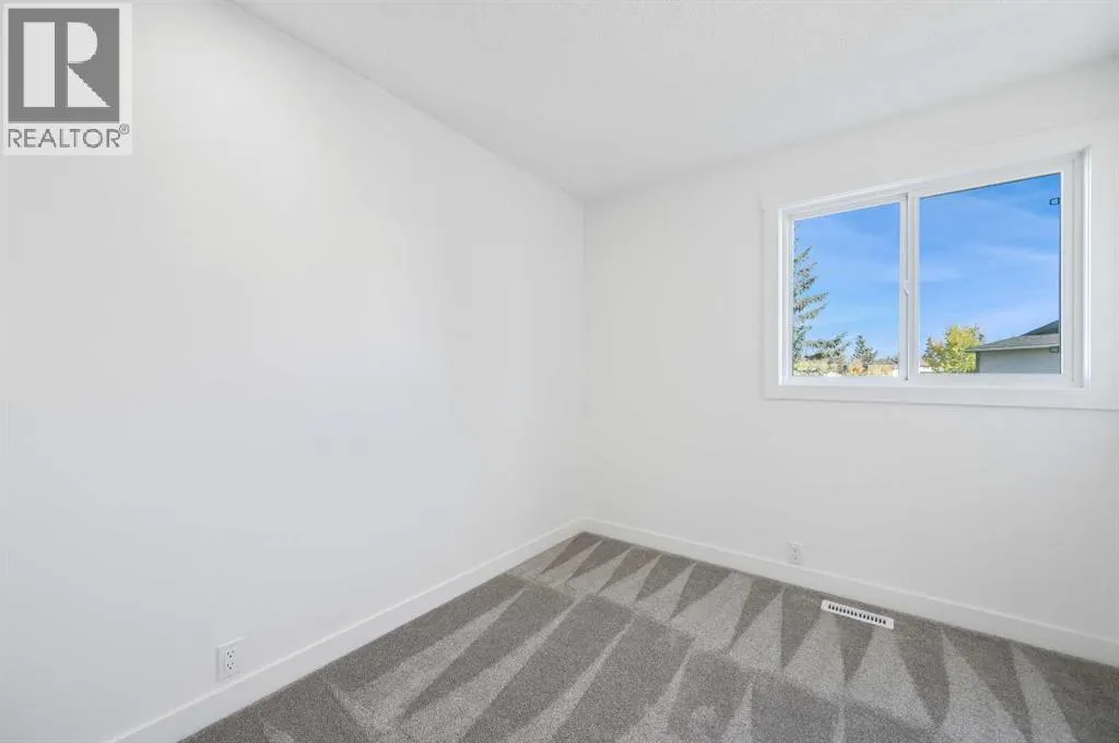 4, 220 Erin Mount Crescent SE
