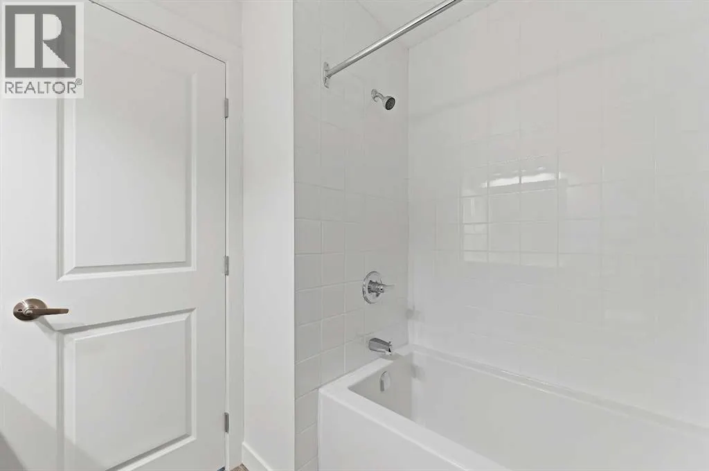 4, 220 Erin Mount Crescent SE