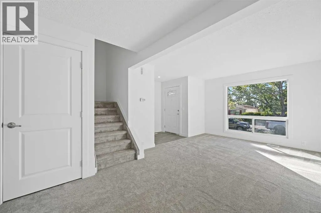 4, 220 Erin Mount Crescent SE