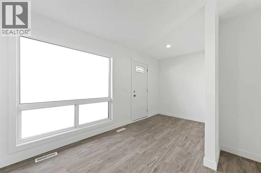4, 220 Erin Mount Crescent SE