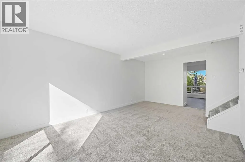 4, 220 Erin Mount Crescent SE