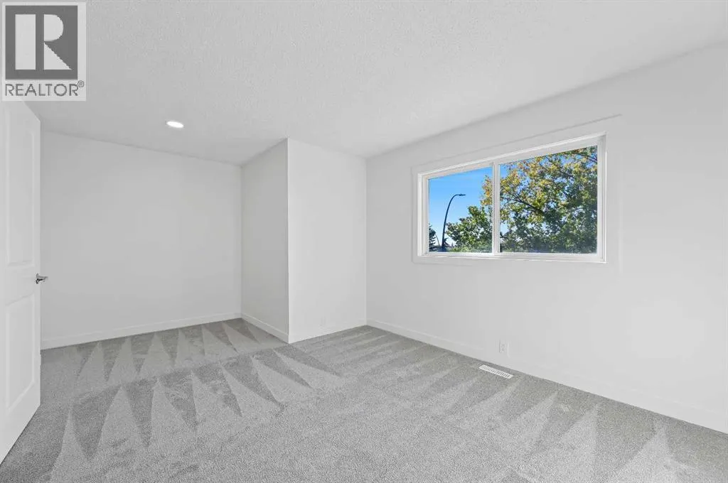4, 220 Erin Mount Crescent SE