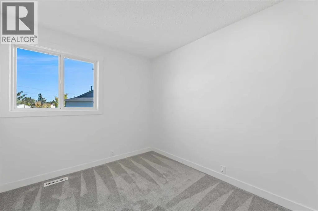 4, 220 Erin Mount Crescent SE
