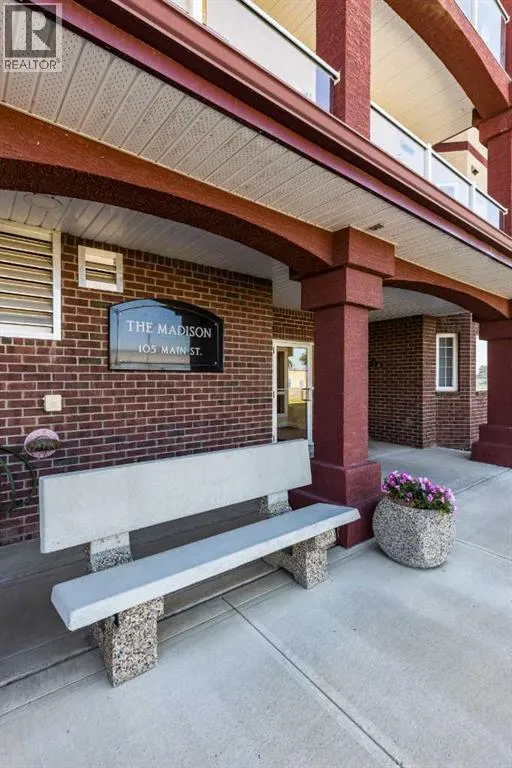 209, 105 Main Street S