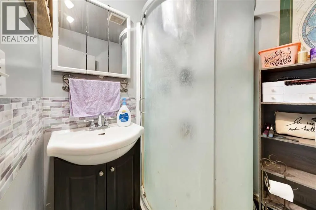 117 2 Street W