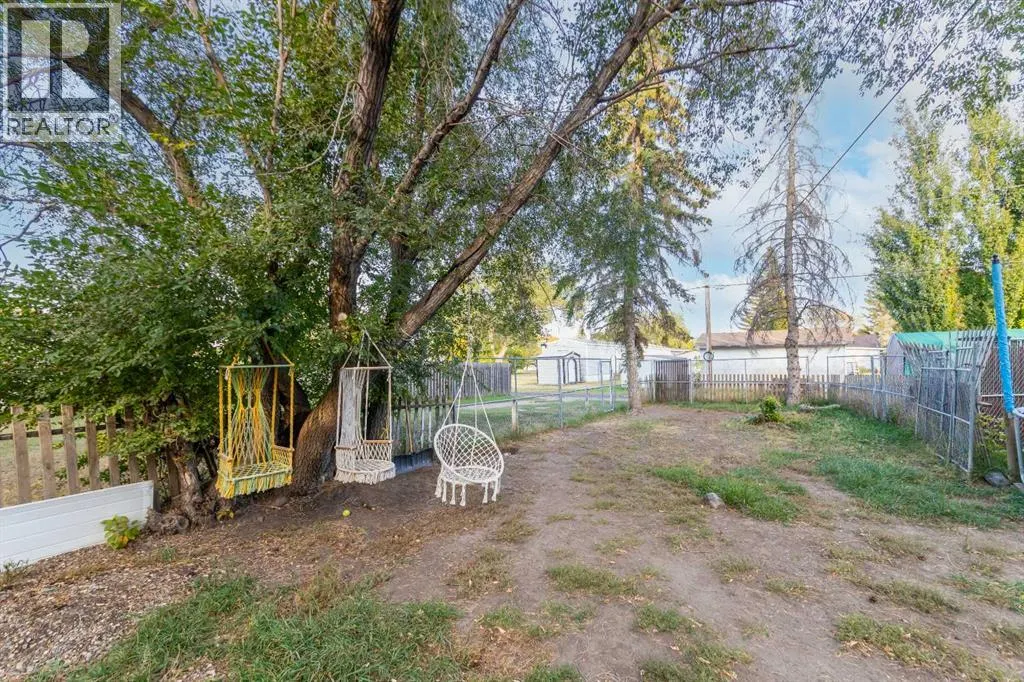 117 2 Street W