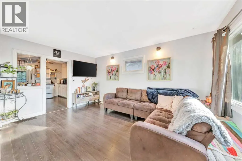 117 2 Street W