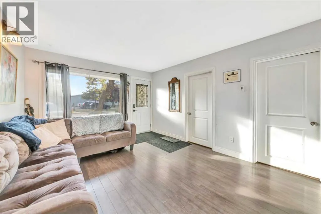 117 2 Street W