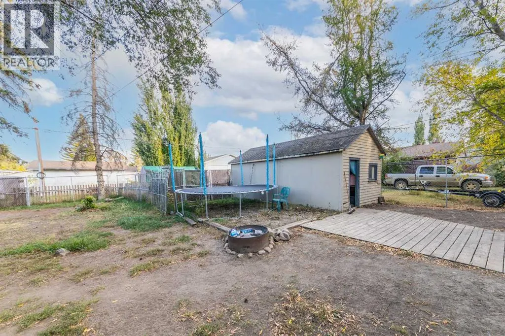 117 2 Street W