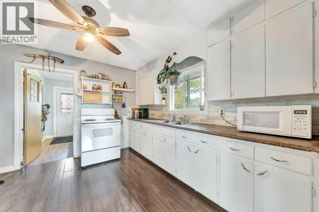 117 2 Street W