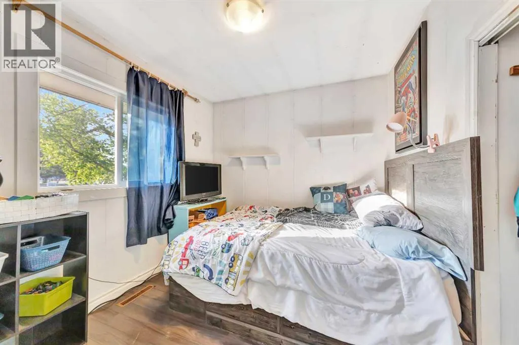 117 2 Street W