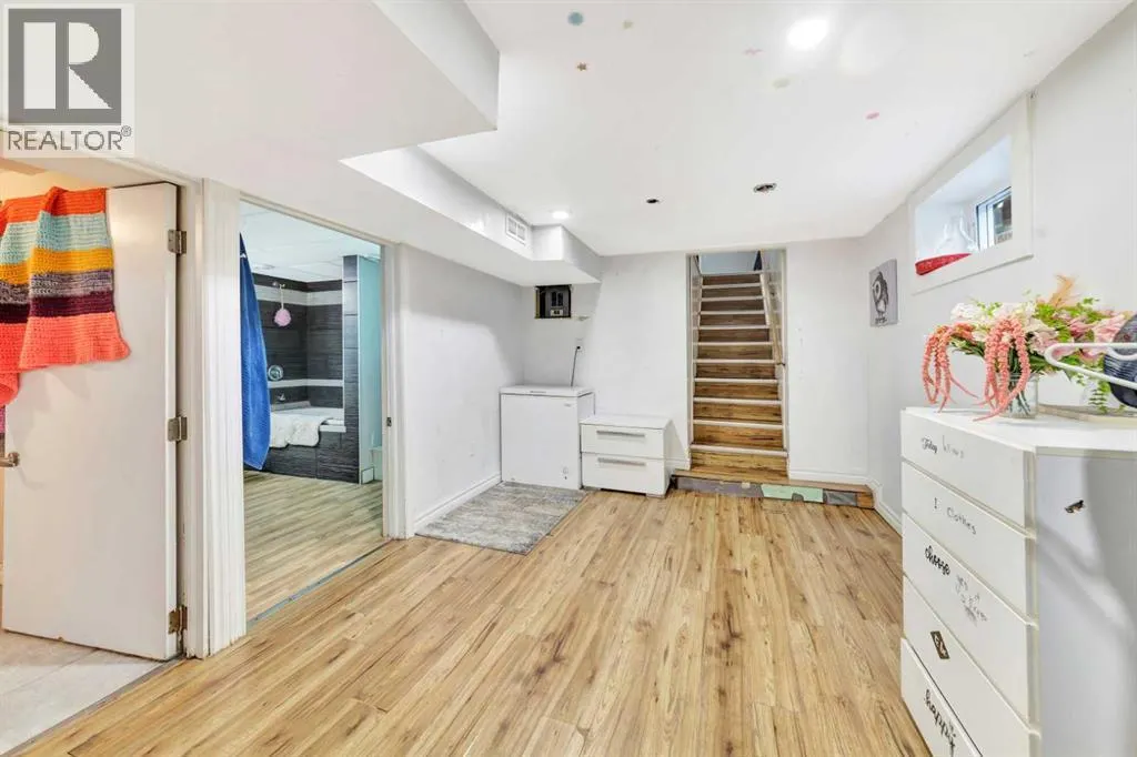 117 2 Street W