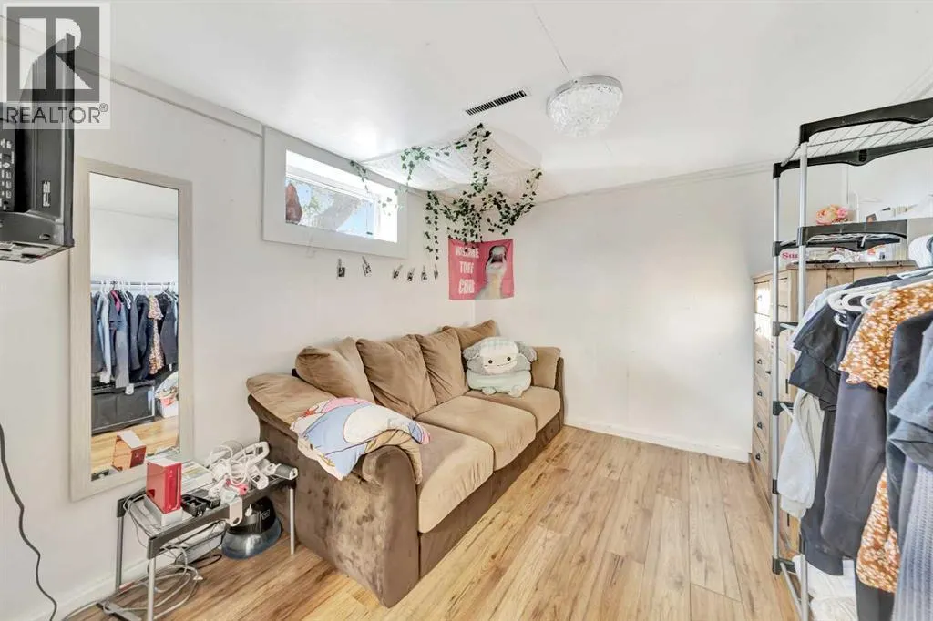 117 2 Street W