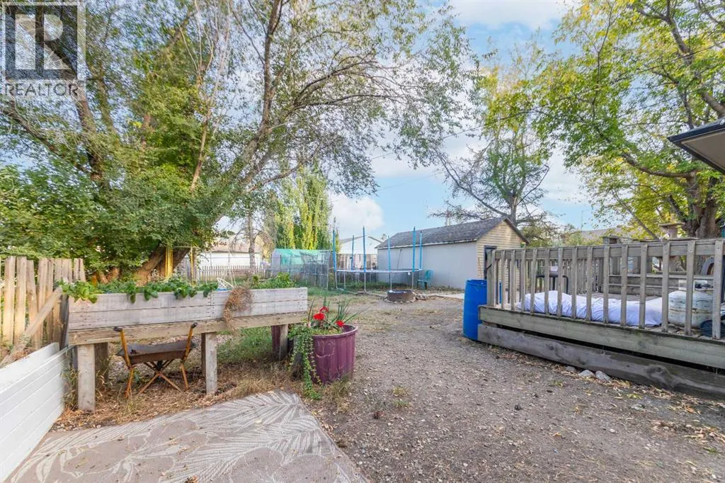 117 2 Street W