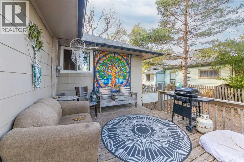 117 2 Street W