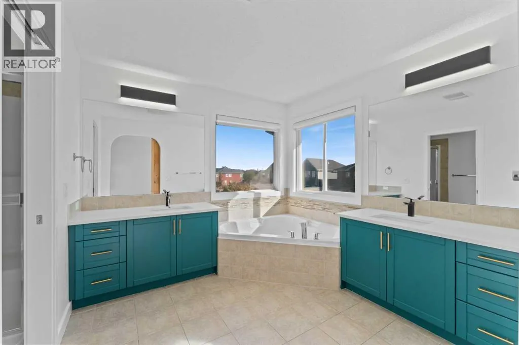363 Evanspark Gardens NW
