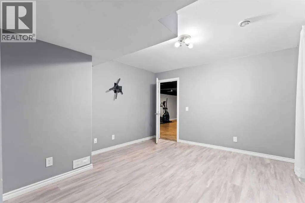 363 Evanspark Gardens NW