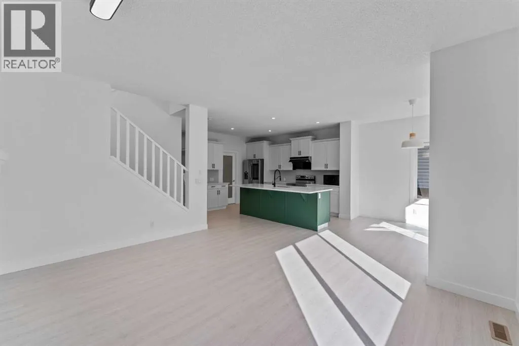 363 Evanspark Gardens NW