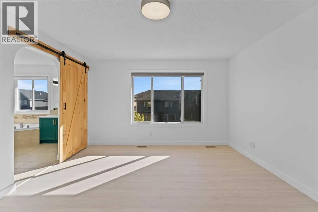 363 Evanspark Gardens NW