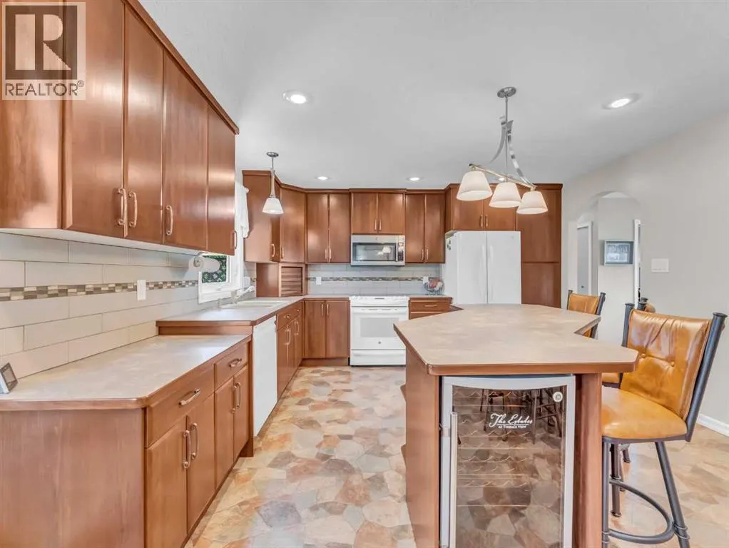 25 East Glen Crescent SE