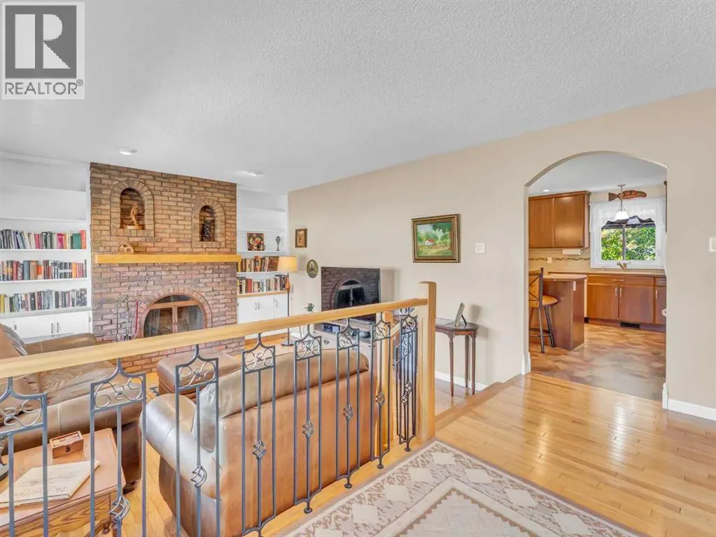 25 East Glen Crescent SE