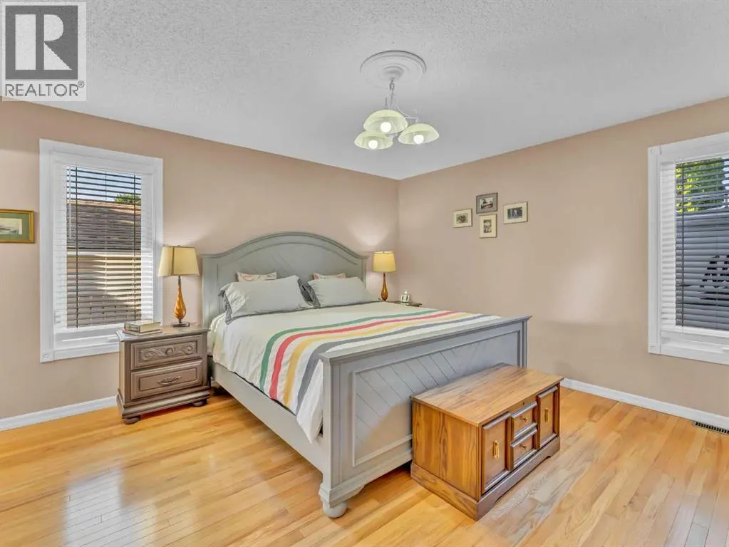25 East Glen Crescent SE