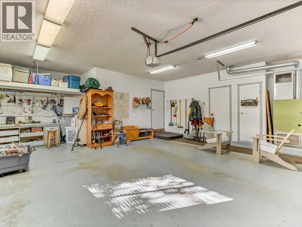 25 East Glen Crescent SE