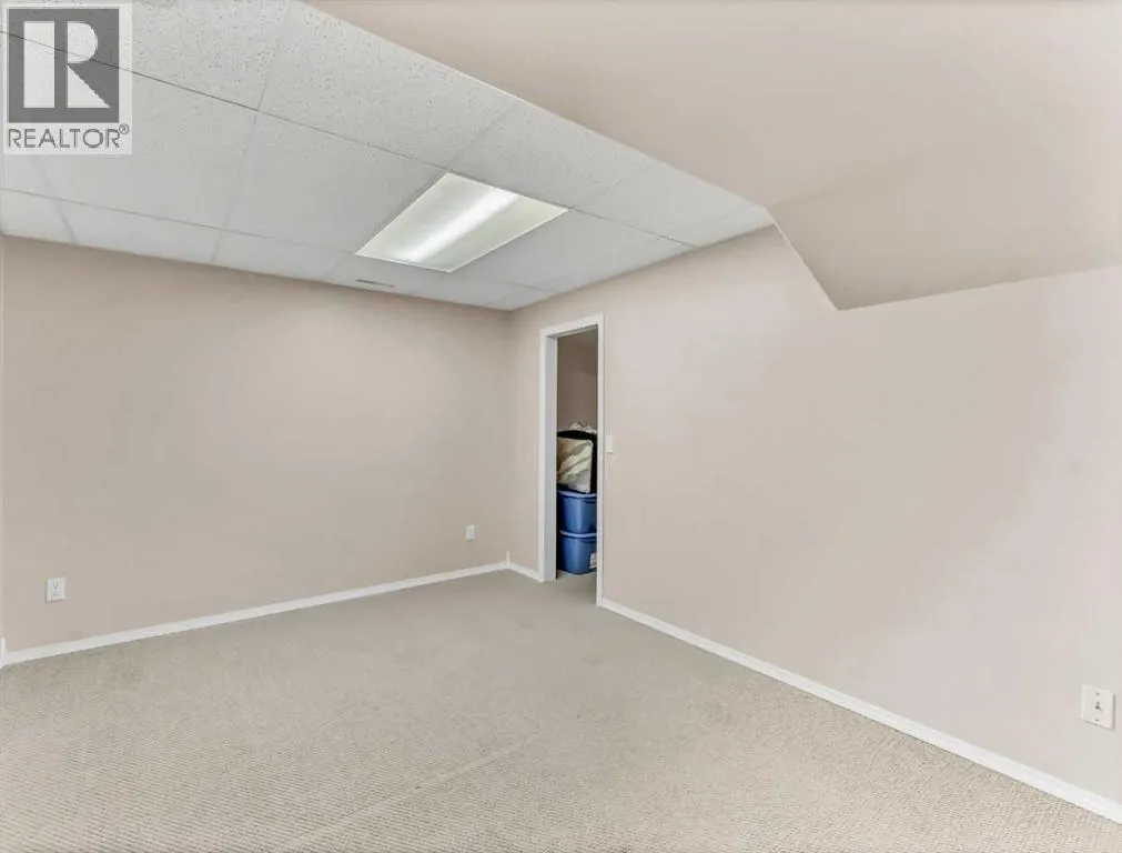 25 East Glen Crescent SE