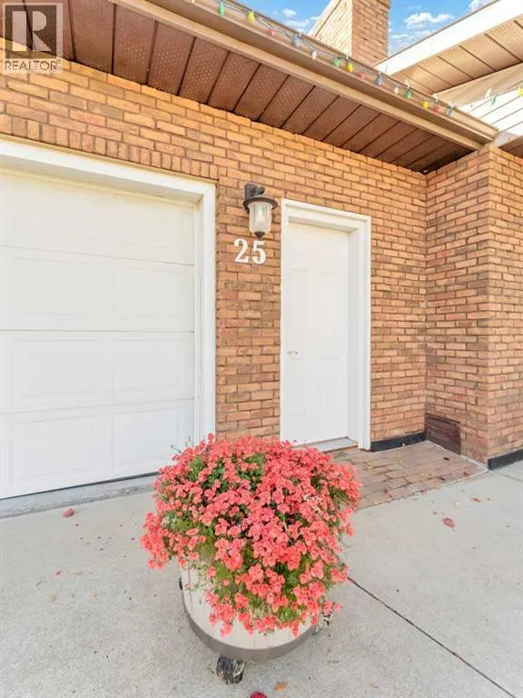 25 East Glen Crescent SE