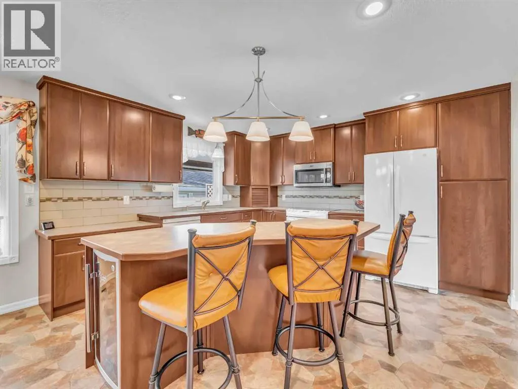 25 East Glen Crescent SE