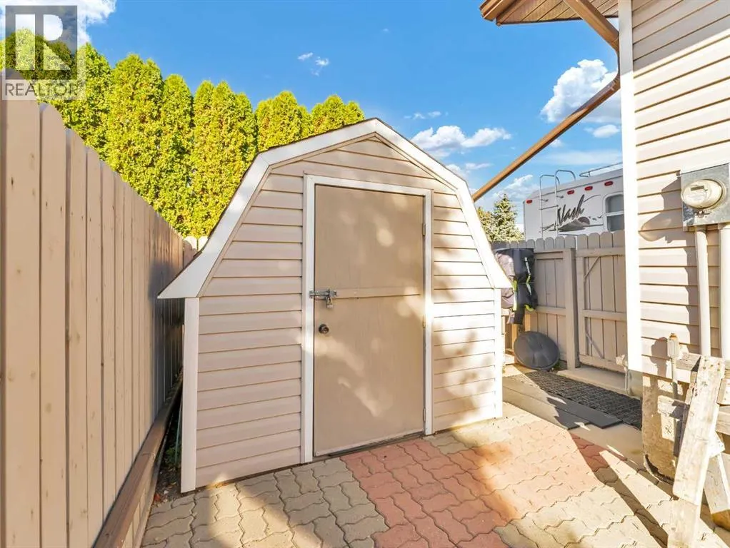 25 East Glen Crescent SE