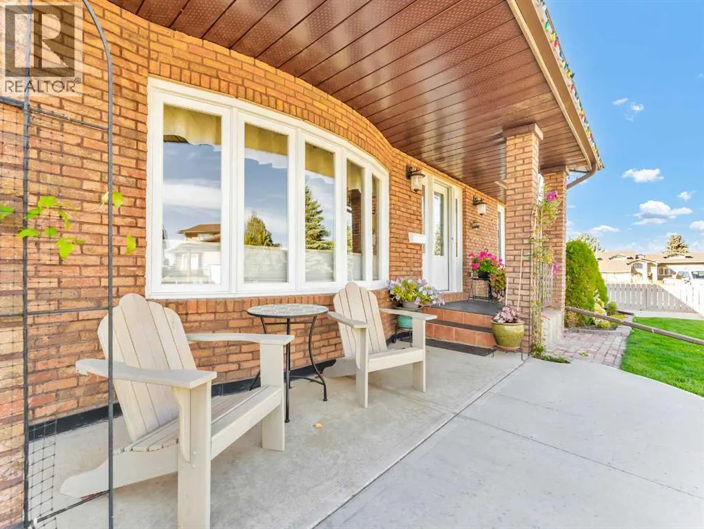 25 East Glen Crescent SE