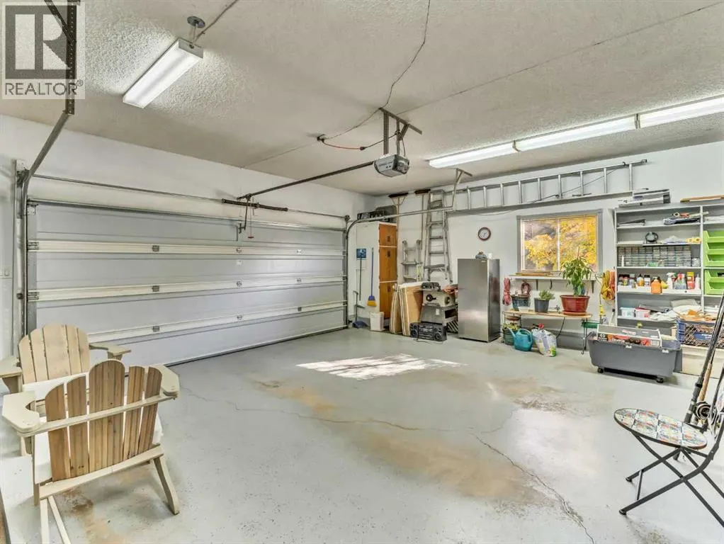 25 East Glen Crescent SE