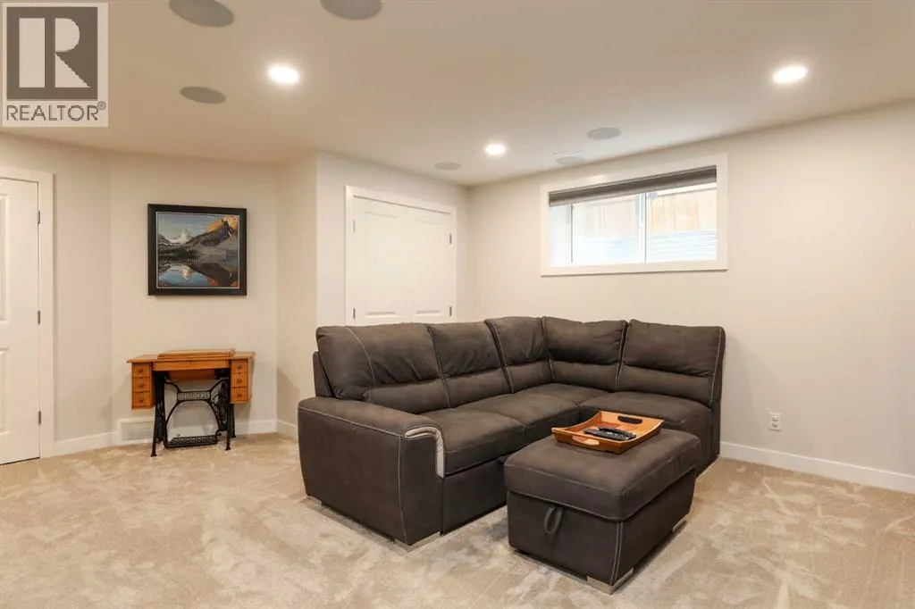 100 Riverhurst Cove W