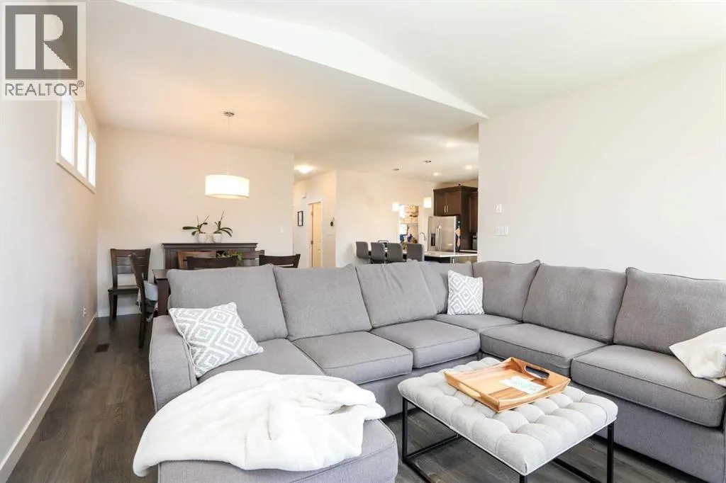 100 Riverhurst Cove W