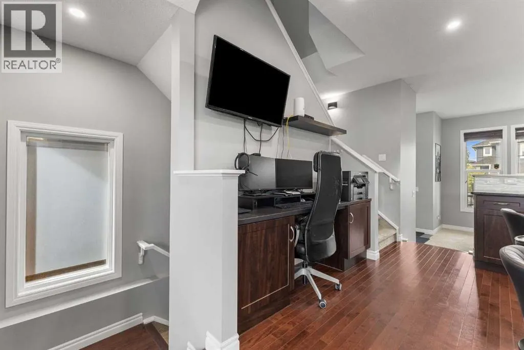 240 Evanspark Gardens NW