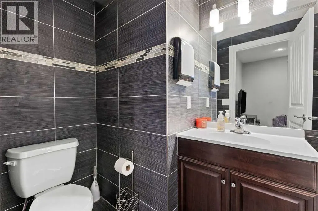 240 Evanspark Gardens NW