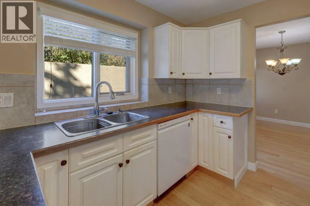 204 Silver Creek Mews NW