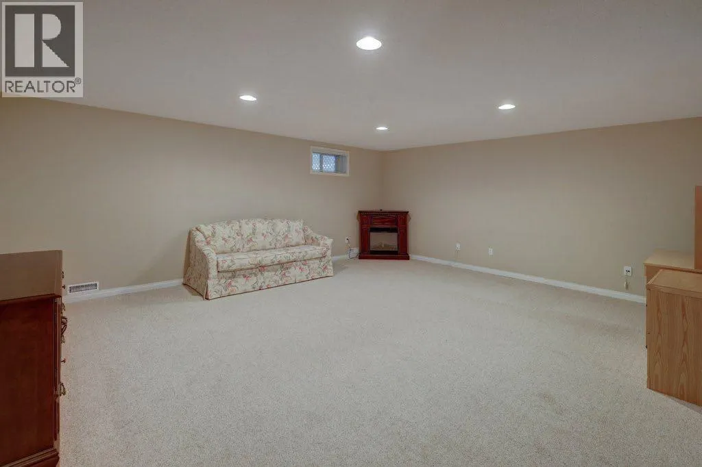 204 Silver Creek Mews NW