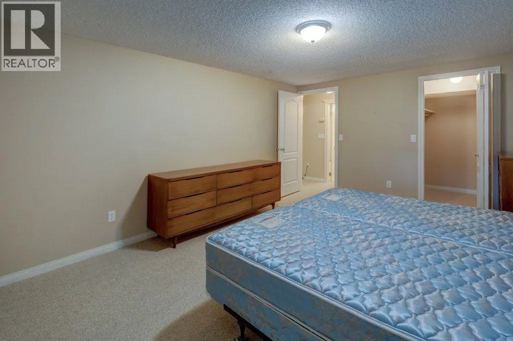 204 Silver Creek Mews NW