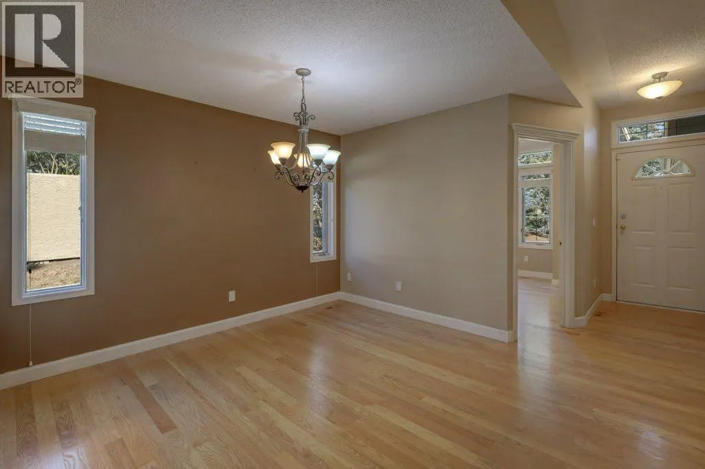 204 Silver Creek Mews NW