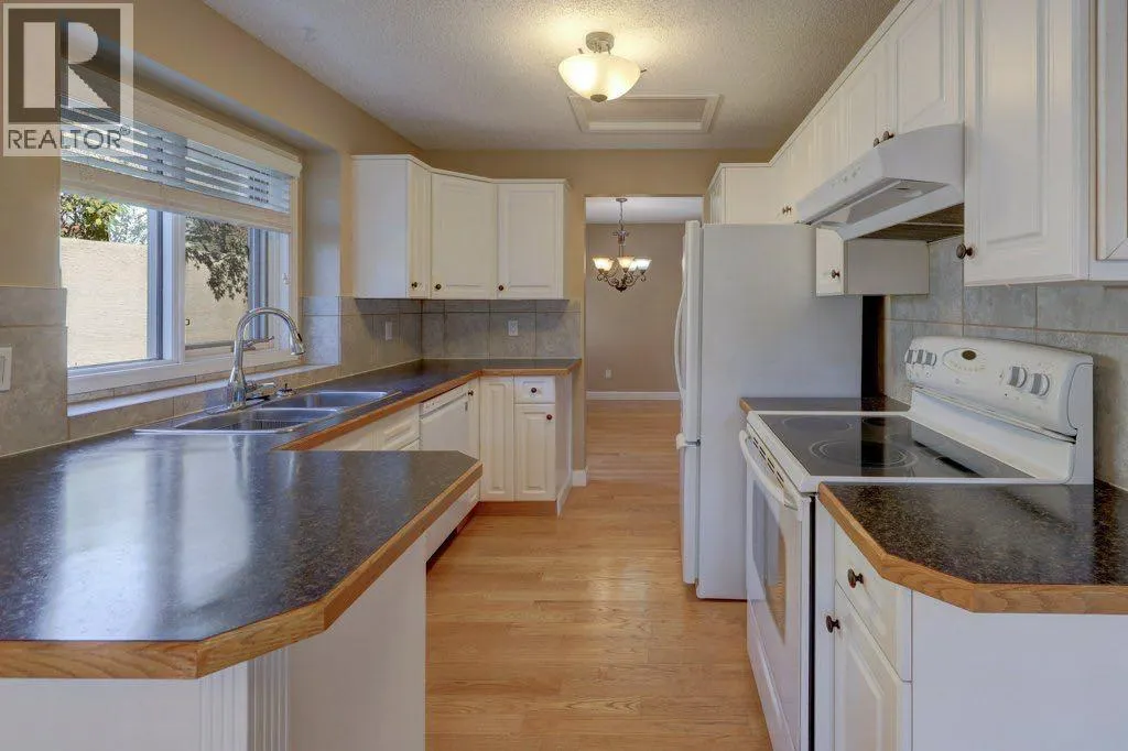 204 Silver Creek Mews NW