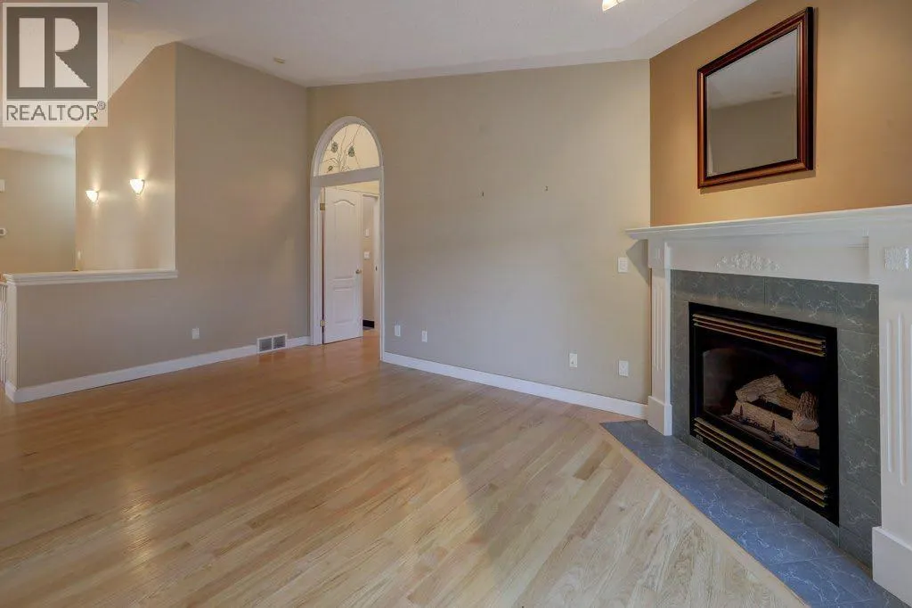 204 Silver Creek Mews NW