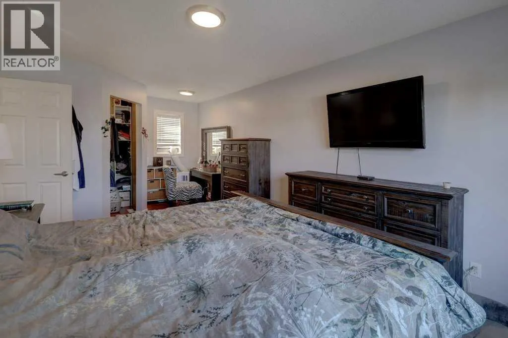 43 Canoe Square SW