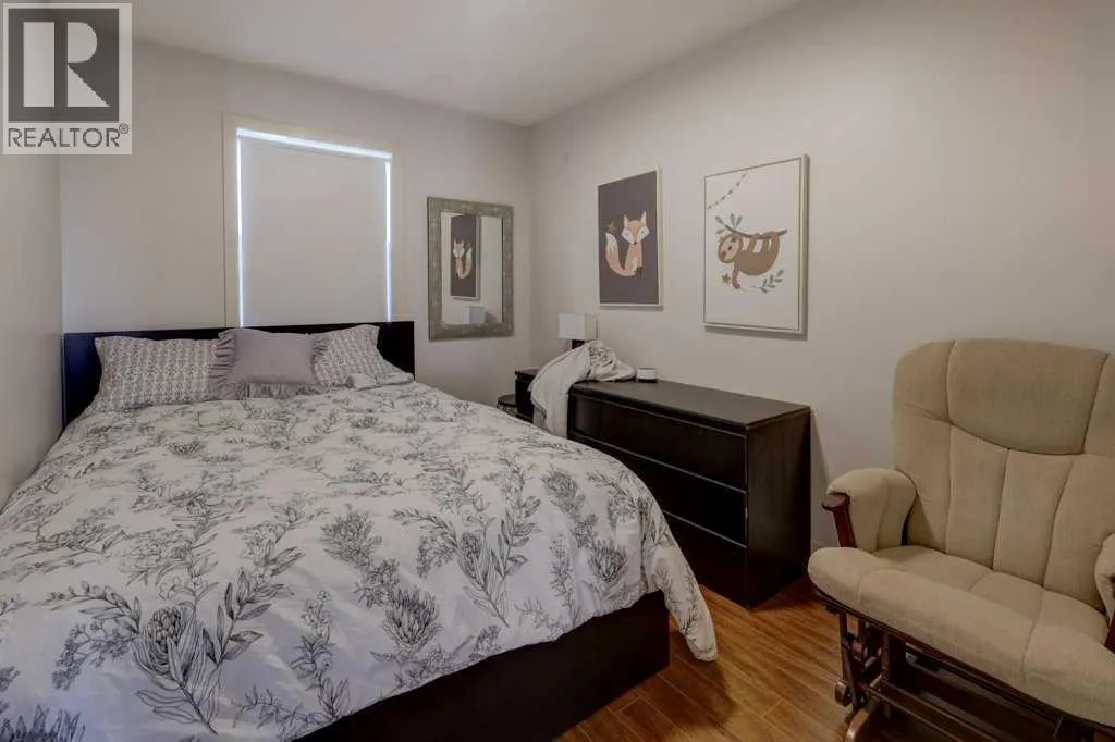 43 Canoe Square SW