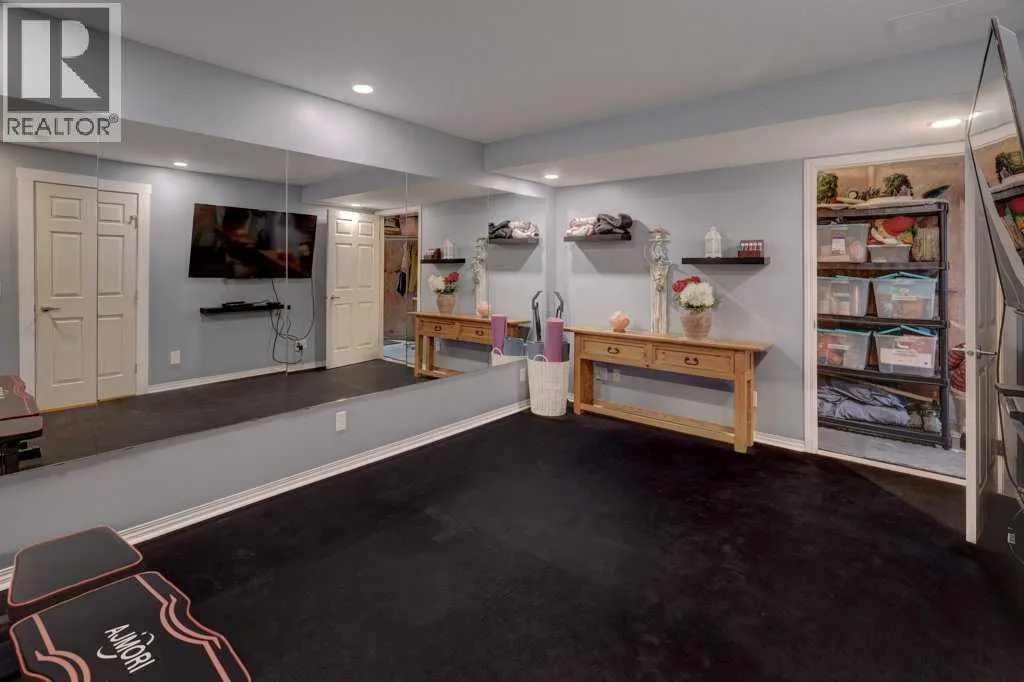 43 Canoe Square SW