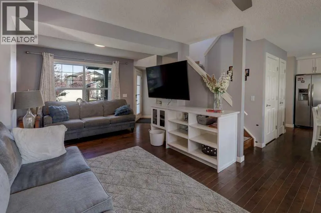 43 Canoe Square SW